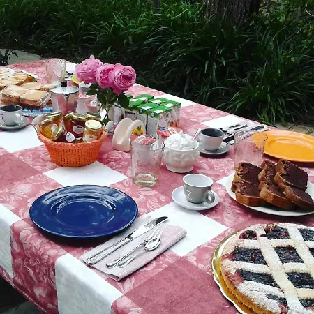 Alojamento de Acomodação e Pequeno-almoço Il Girasole 4*